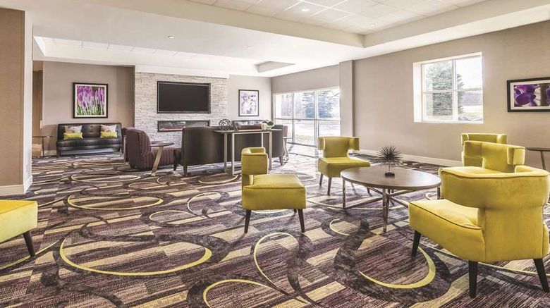 <b>La Quinta Inn & Suites Sharonville Lobby</b>. Images powered by <a href="https://iceportal.shijigroup.com/" title="IcePortal" target="_blank">IcePortal</a>.