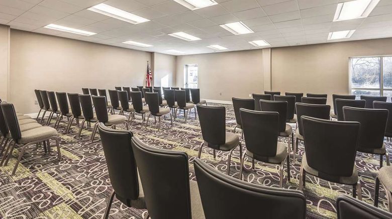 <b>La Quinta Inn & Suites Sharonville Meeting</b>. Images powered by <a href="https://iceportal.shijigroup.com/" title="IcePortal" target="_blank">IcePortal</a>.