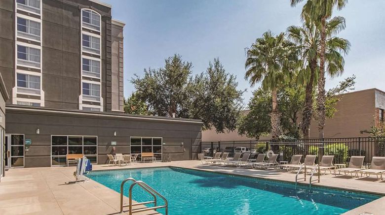<b>La Quinta Inn/Stes San Antonio Downtown Pool</b>. Images powered by <a href="https://iceportal.shijigroup.com/" title="IcePortal" target="_blank">IcePortal</a>.