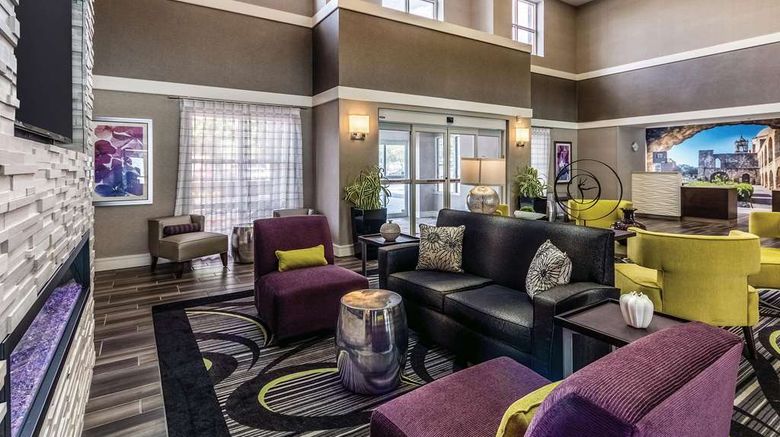 <b>La Quinta Inn/Stes San Antonio Downtown Lobby</b>. Images powered by <a href="https://iceportal.shijigroup.com/" title="IcePortal" target="_blank">IcePortal</a>.