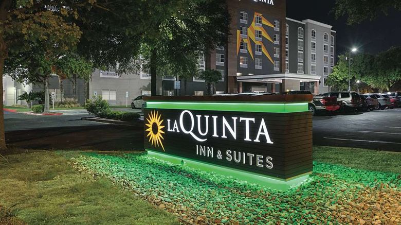 <b>La Quinta Inn/Stes San Antonio Downtown Exterior</b>. Images powered by <a href="https://iceportal.shijigroup.com/" title="IcePortal" target="_blank">IcePortal</a>.
