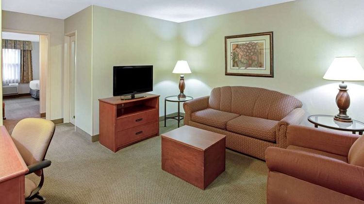 La Quinta Inn & Suites Appleton Suite