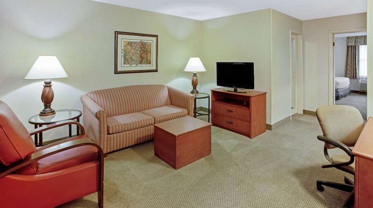 La Quinta Inn & Suites Appleton Suite