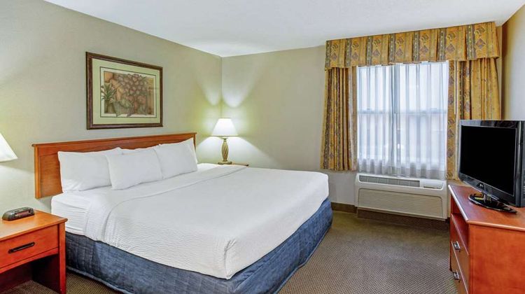 La Quinta Inn & Suites Appleton Suite