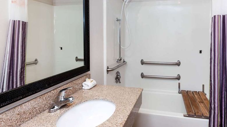 <b>La Quinta Inn & Stes Milwaukee Glendale Room</b>. Images powered by <a href="https://iceportal.shijigroup.com/" title="IcePortal" target="_blank">IcePortal</a>.
