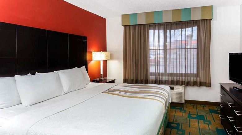<b>La Quinta Inn & Stes Milwaukee Glendale Suite</b>. Images powered by <a href="https://iceportal.shijigroup.com/" title="IcePortal" target="_blank">IcePortal</a>.