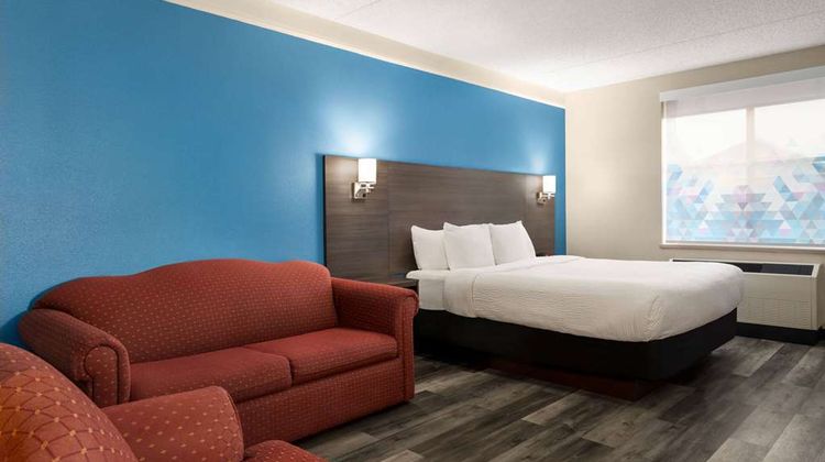 La Quinta Inn & Suites American Center Room