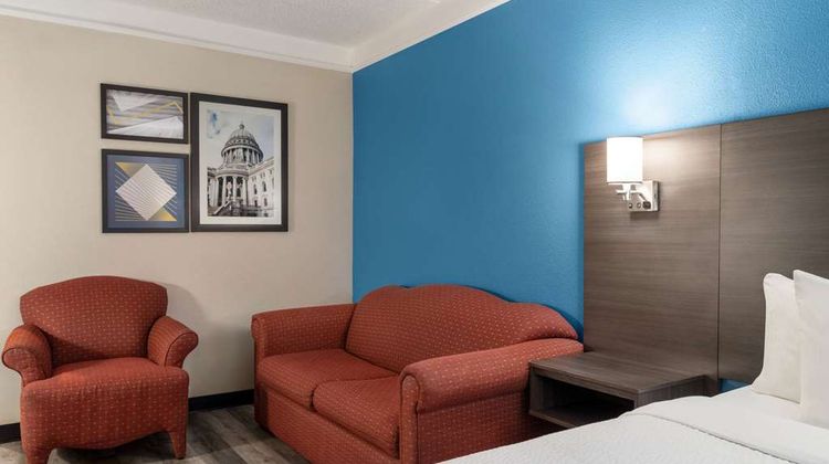 La Quinta Inn & Suites American Center Room