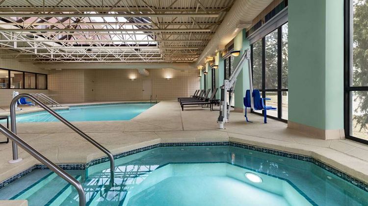 La Quinta Inn & Suites American Center Pool