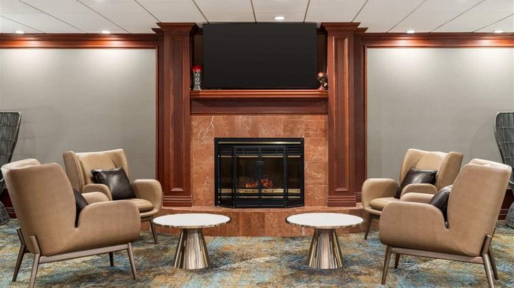 La Quinta Inn & Suites American Center Lobby