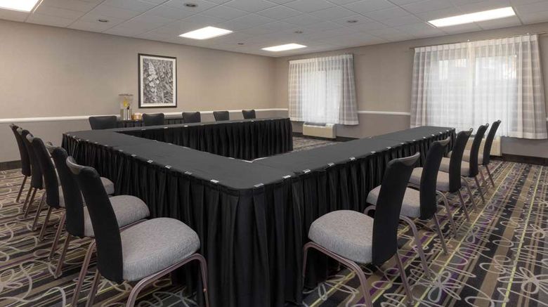 <b>La Quinta Inn & Suites Clifton Meeting</b>. Images powered by <a href="https://iceportal.shijigroup.com/" title="IcePortal" target="_blank">IcePortal</a>.