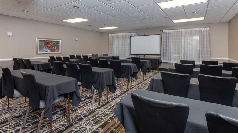 <b>La Quinta Inn & Suites Clifton Meeting</b>. Images powered by <a href="https://iceportal.shijigroup.com/" title="IcePortal" target="_blank">IcePortal</a>.