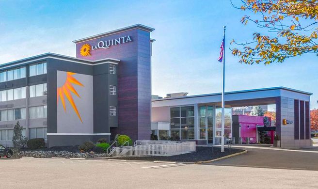 La Quinta Inn & Suites Clifton Exterior