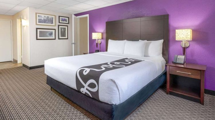 La Quinta Inn & Suites Clifton Suite