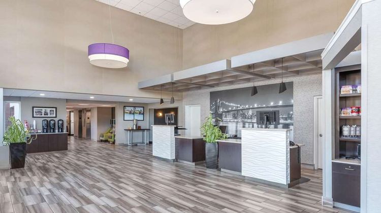 La Quinta Inn & Suites Clifton Lobby