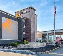 La Quinta Inn & Suites Clifton Exterior