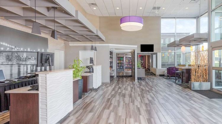 La Quinta Inn & Suites Clifton Lobby