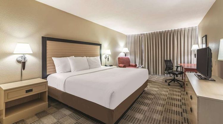 Ramada by Wyndham Fairfield Room
