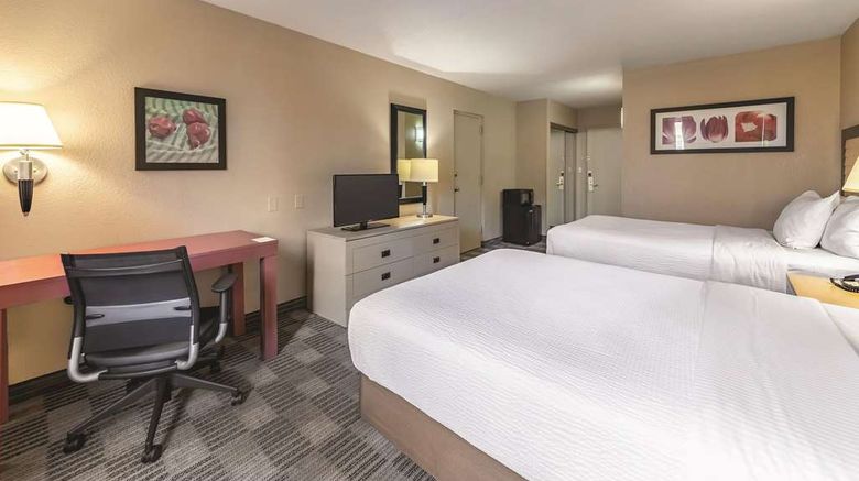 <b>Ramada by Wyndham Fairfield Room</b>. Images powered by <a href="https://iceportal.shijigroup.com/" title="IcePortal" target="_blank">IcePortal</a>.
