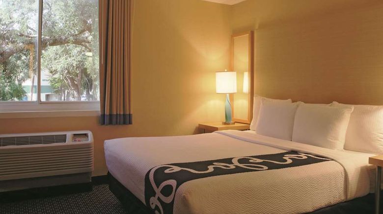 <b>La Quinta Inn Deerfield Beach Room</b>. Images powered by <a href="https://iceportal.shijigroup.com/" title="IcePortal" target="_blank">IcePortal</a>.