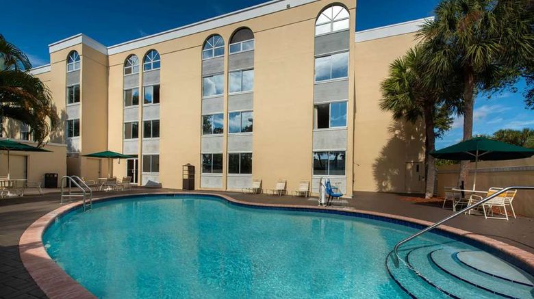 <b>La Quinta Inn Deerfield Beach Pool</b>. Images powered by <a href="https://iceportal.shijigroup.com/" title="IcePortal" target="_blank">IcePortal</a>.