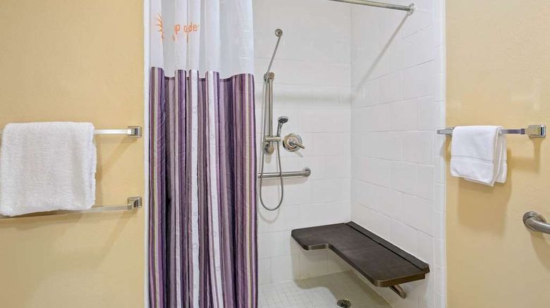 <b>La Quinta Inn & Suites Sunrise Room</b>. Images powered by <a href="https://iceportal.shijigroup.com/" title="IcePortal" target="_blank">IcePortal</a>.