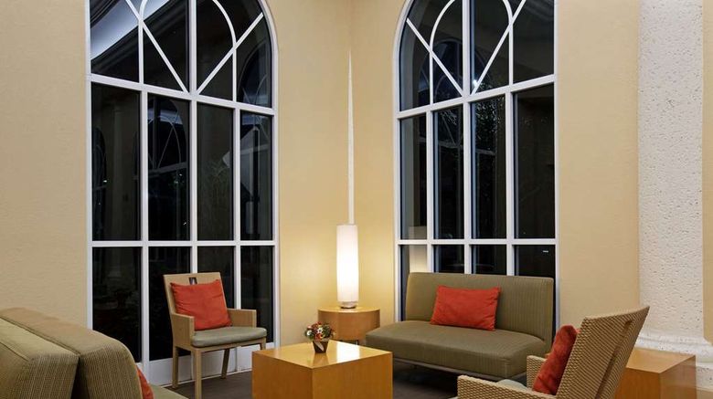 <b>La Quinta Inn & Suites Sunrise Lobby</b>. Images powered by <a href="https://iceportal.shijigroup.com/" title="IcePortal" target="_blank">IcePortal</a>.