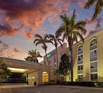 La Quinta Inn & Suites Sunrise Exterior