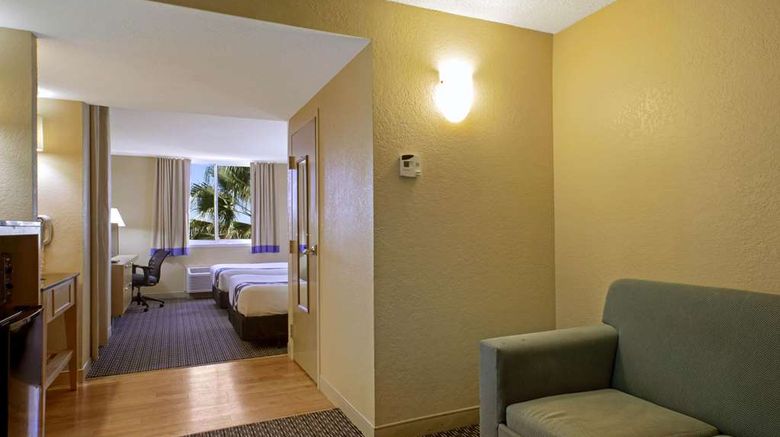 <b>La Quinta Inn & Suites Sunrise Suite</b>. Images powered by <a href="https://iceportal.shijigroup.com/" title="IcePortal" target="_blank">IcePortal</a>.