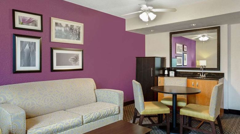 <b>La Quinta Inn & Suites Miami Lakes Suite</b>. Images powered by <a href="https://iceportal.shijigroup.com/" title="IcePortal" target="_blank">IcePortal</a>.