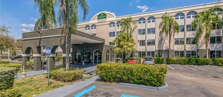 La Quinta Inn & Suites Miami Lakes Exterior