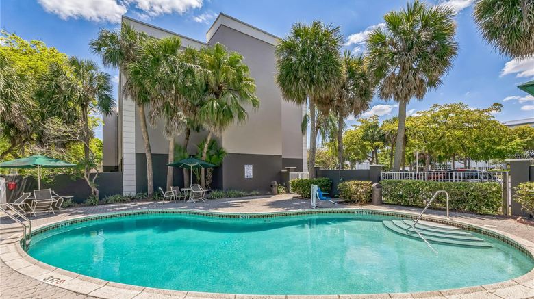 <b>La Quinta Inn & Suites Miami Lakes Pool</b>. Images powered by <a href="https://iceportal.shijigroup.com/" title="IcePortal" target="_blank">IcePortal</a>.