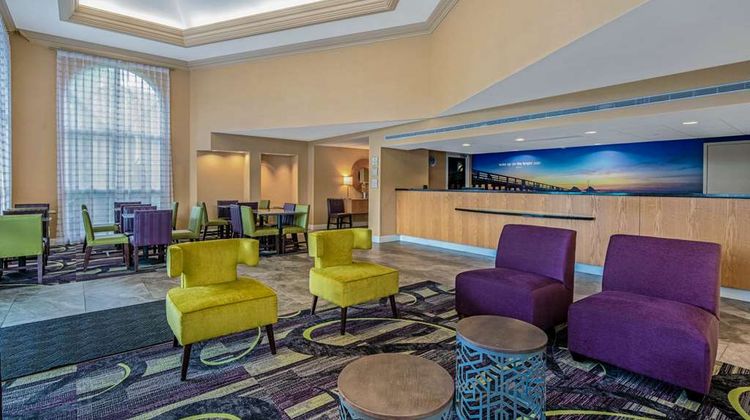 La Quinta Inn & Suites Naples Downtown Lobby