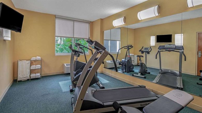 <b>La Quinta Inn & Suites Naples Downtown Health</b>. Images powered by <a href="https://iceportal.shijigroup.com/" title="IcePortal" target="_blank">IcePortal</a>.