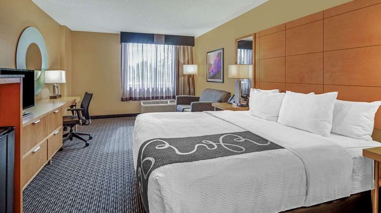 <b>La Quinta Inn & Suites Naples Downtown Room</b>. Images powered by <a href="https://iceportal.shijigroup.com/" title="IcePortal" target="_blank">IcePortal</a>.