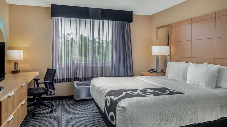 <b>La Quinta Inn & Suites Naples Downtown Suite</b>. Images powered by <a href="https://iceportal.shijigroup.com/" title="IcePortal" target="_blank">IcePortal</a>.