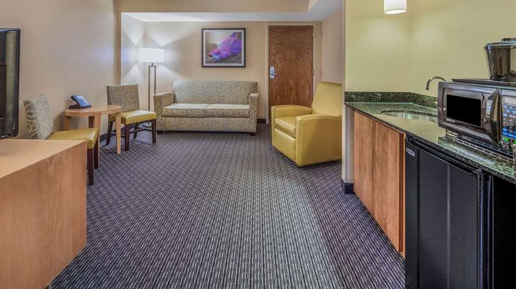 La Quinta Inn & Suites Naples Downtown Suite