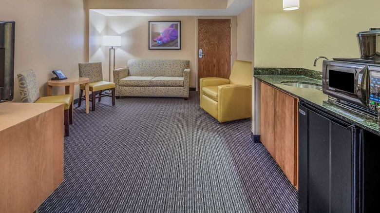 <b>La Quinta Inn & Suites Naples Downtown Suite</b>. Images powered by <a href="https://iceportal.shijigroup.com/" title="IcePortal" target="_blank">IcePortal</a>.