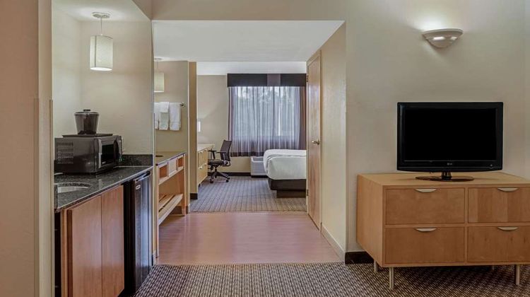 La Quinta Inn & Suites Naples Downtown Suite