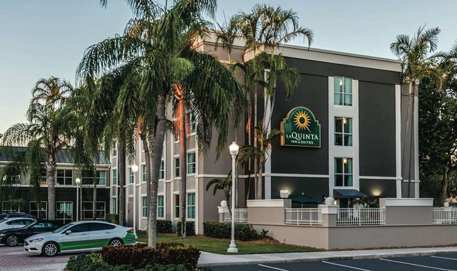La Quinta Inn Plantation Exterior