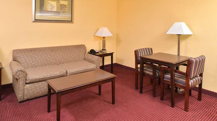Americas Best Value Inn Winnsboro Suite