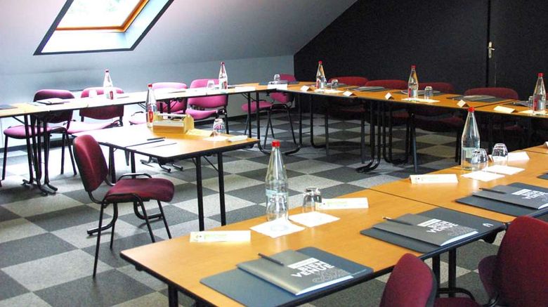 <b>Campanile Hotel Amiens-Glisy Lobby</b>. Images powered by <a href="https://iceportal.shijigroup.com/" title="IcePortal" target="_blank">IcePortal</a>.