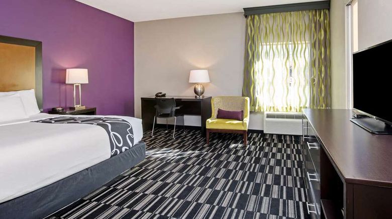 <b>La Quinta Inn & Suites Cedar City Room</b>. Images powered by <a href="https://iceportal.shijigroup.com/" title="IcePortal" target="_blank">IcePortal</a>.