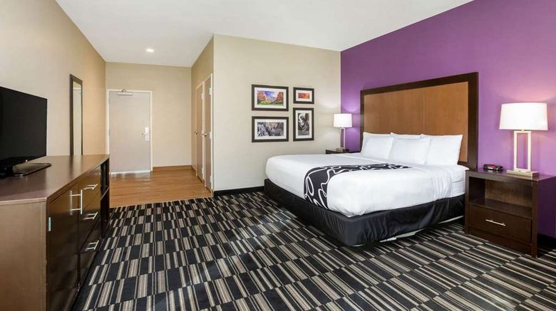<b>La Quinta Inn & Suites Cedar City Room</b>. Images powered by <a href="https://iceportal.shijigroup.com/" title="IcePortal" target="_blank">IcePortal</a>.