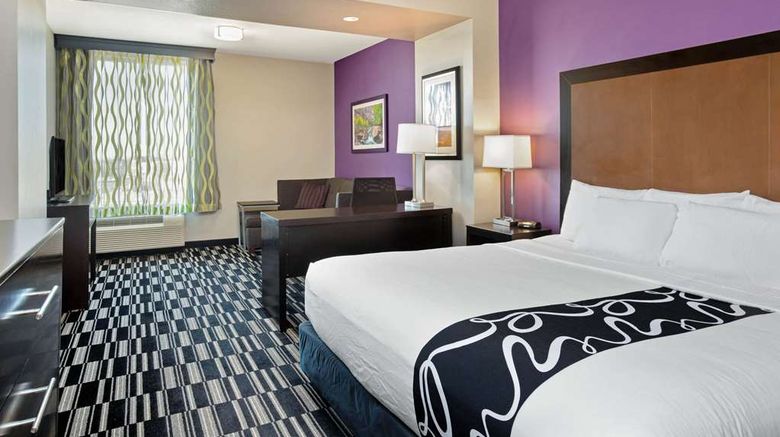 <b>La Quinta Inn & Suites Cedar City Suite</b>. Images powered by <a href="https://iceportal.shijigroup.com/" title="IcePortal" target="_blank">IcePortal</a>.