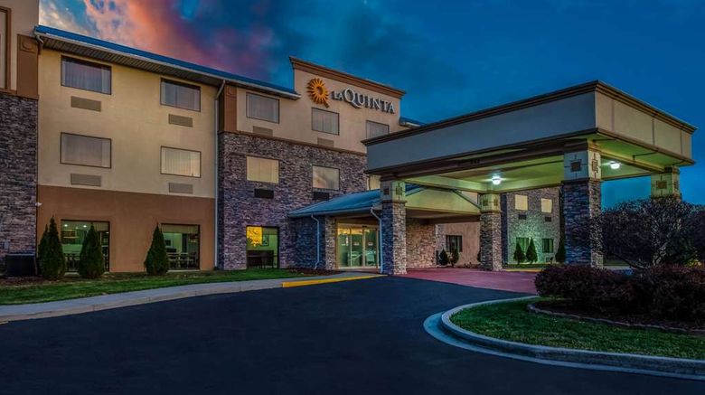 <b>La Quinta Inn & Suites Fairborn Exterior</b>. Images powered by <a href="https://iceportal.shijigroup.com/" title="IcePortal" target="_blank">IcePortal</a>.