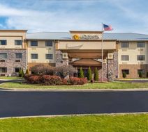 La Quinta Inn & Suites Fairborn Exterior
