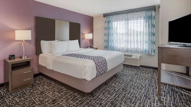La Quinta Inn & Suites Fairborn Suite