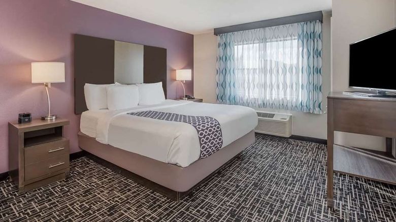 <b>La Quinta Inn & Suites Fairborn Suite</b>. Images powered by <a href="https://iceportal.shijigroup.com/" title="IcePortal" target="_blank">IcePortal</a>.