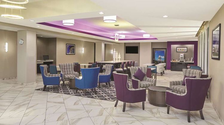 La Quinta Inn & Suites Springfield Lobby